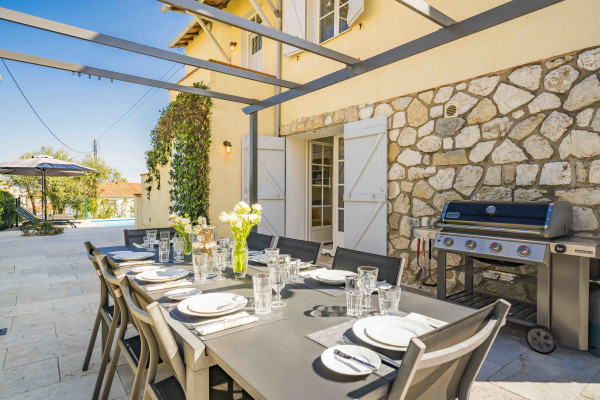 villa in Antibes : Rent beautiful 4 bedroom villa situated in a quiet residential area in Antibes - Photo 38