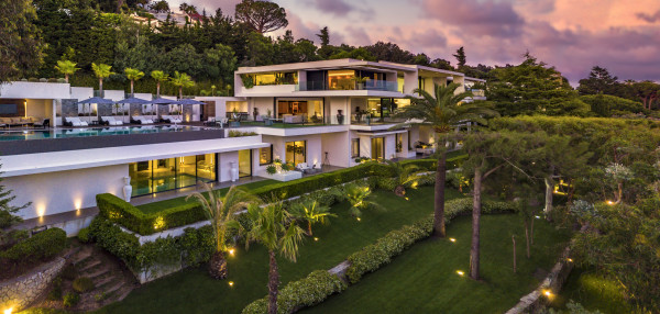 villa in Cannes : Rent one of Cannes most stunning Villas, Ultra Modern 8 bedroom mansion in the hills of Cannes close to the Croisette and the beaches - Photo 0