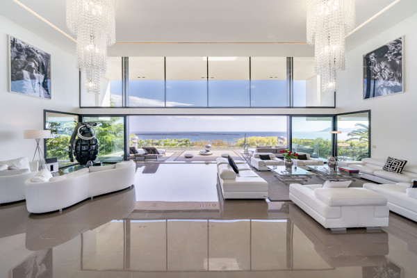 villa in Cannes : Rent one of Cannes most stunning Villas, Ultra Modern 8 bedroom mansion in the hills of Cannes close to the Croisette and the beaches - Photo 16