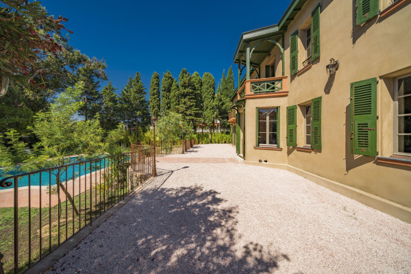 villa in Cannes : Rent this historic property built in 1875  in Cannes, which can accommodate up to 8 guests. - Photo 16