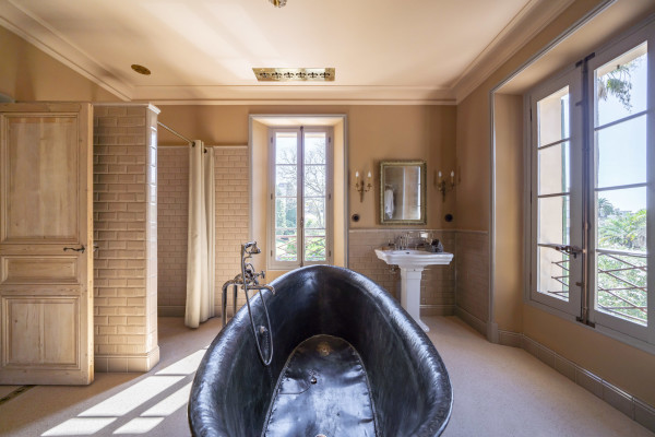villa in Cannes : Rent this historic property built in 1875  in Cannes, which can accommodate up to 8 guests. - Photo 14