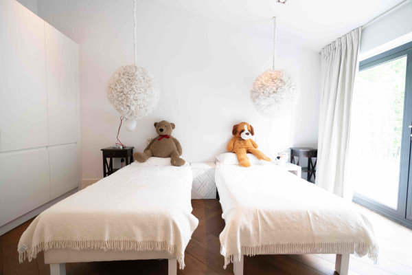 villa in Mougins : Rent wonderful 5 bedroom villa located in a prestigious domaine in Mougins - Photo 22