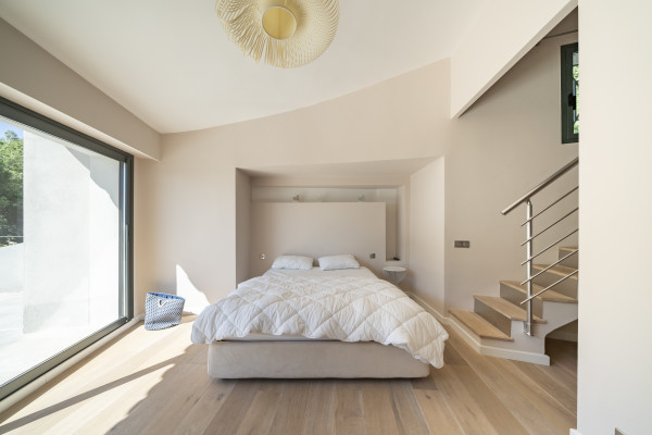 villa in Cannes : Rent brand new villa with amazing sea views and infinity swimming pool  in Cannes - Photo 18