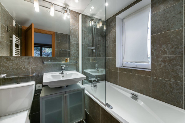 villa in Courchevel : Rent this Chalet in Jardin Alpin - Photo 10