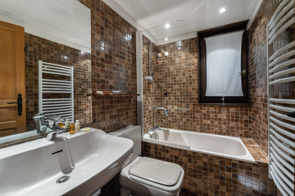 villa in Courchevel : Rent this Chalet in Jardin Alpin - Photo 8