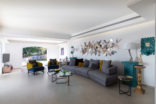 villa in Cannes : Rent gorgeous 7-bedroom villa with sea view in the heights of Cannes - Photo 3
