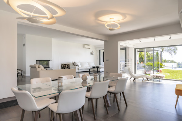 villa in Cannes : Rent brand new villa with amazing sea views and infinity swimming pool  in Cannes - Photo 9