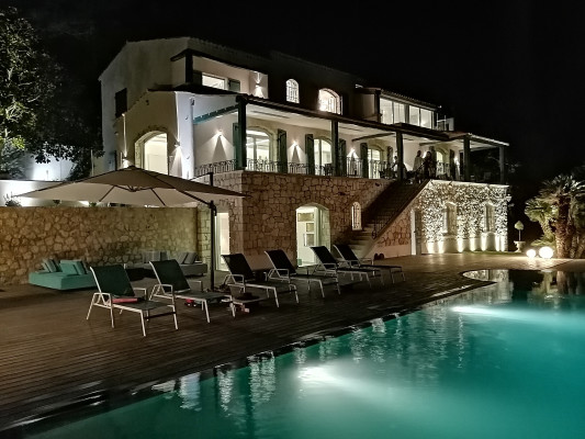 villa in Cannes : Rent gorgeous 7-bedroom villa with sea view in the heights of Cannes - Photo 1