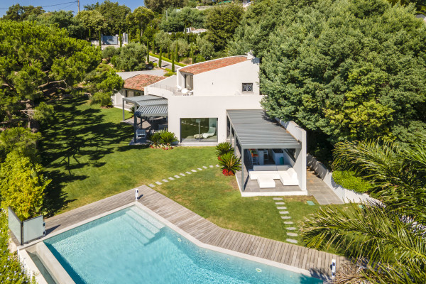 villa in Cannes : Rent brand new villa with amazing sea views and infinity swimming pool  in Cannes - Photo 29
