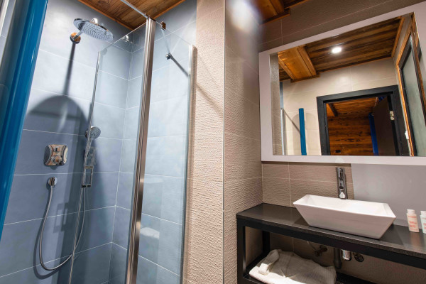 apartment in Tignes : Rent deluxe chalet with one of the finest views in the resort - Photo 9