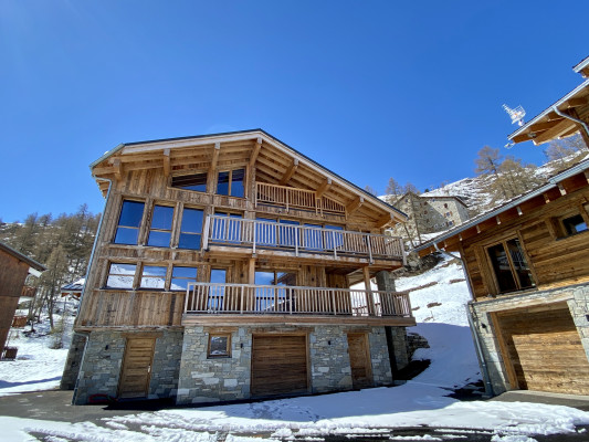 apartment in Tignes : Rent deluxe chalet with one of the finest views in the resort - Photo 0