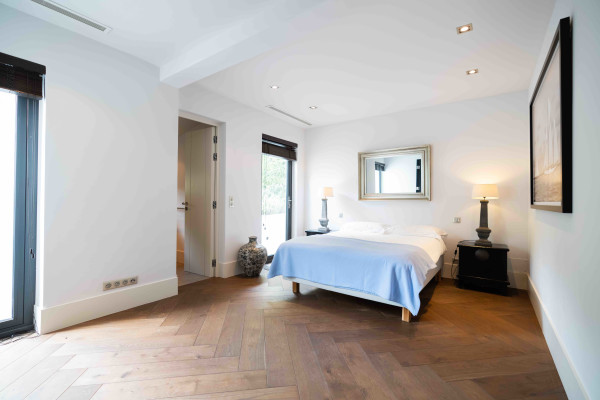 villa in Mougins : Rent wonderful 5 bedroom villa located in a prestigious domaine in Mougins - Photo 17