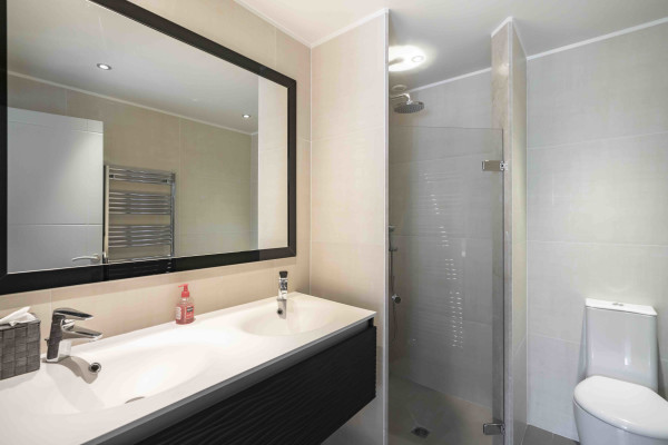 villa in Cannes : Rent beautiful 4 bedrooms with sea view - Photo 18