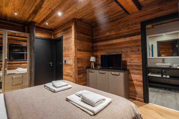apartment in Tignes : Rent deluxe chalet with one of the finest views in the resort - Photo 11