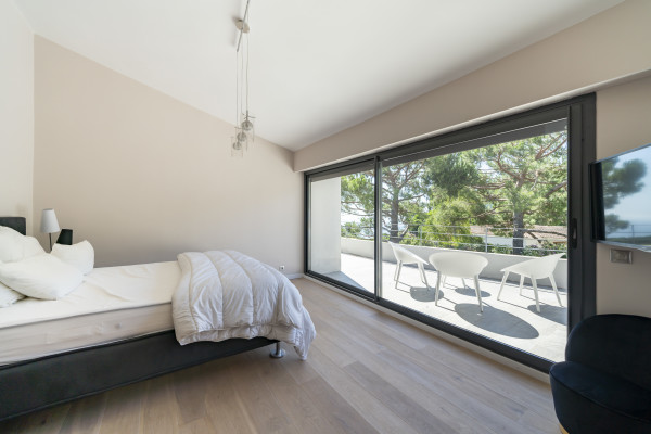 villa in Cannes : Rent brand new villa with amazing sea views and infinity swimming pool  in Cannes - Photo 20