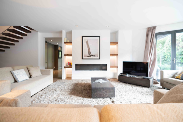 villa in Mougins : Rent wonderful 5 bedroom villa located in a prestigious domaine in Mougins - Photo 7