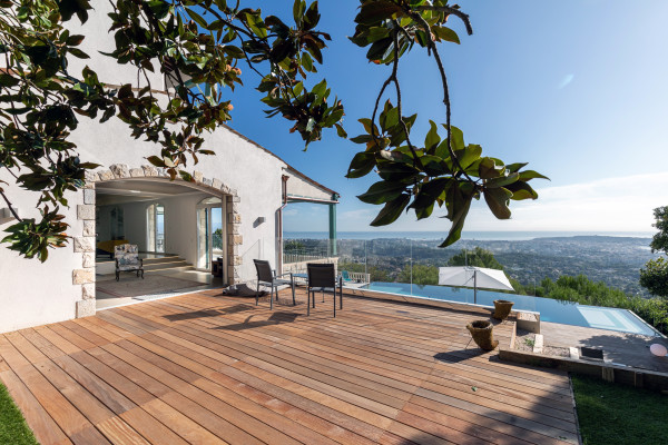 villa in Cannes : Rent gorgeous 7-bedroom villa with sea view in the heights of Cannes - Photo 0