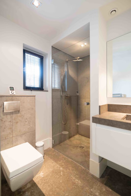 villa in Mougins : Rent wonderful 5 bedroom villa located in a prestigious domaine in Mougins - Photo 23
