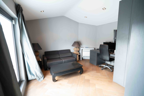 villa in Mougins : Rent wonderful 5 bedroom villa located in a prestigious domaine in Mougins - Photo 24