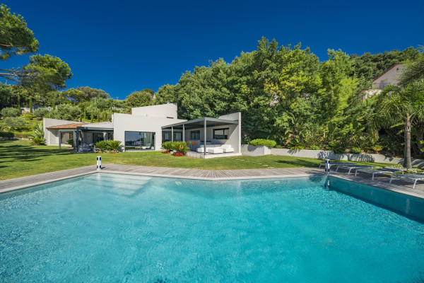 villa in Cannes : Rent brand new villa with amazing sea views and infinity swimming pool  in Cannes - Photo 39