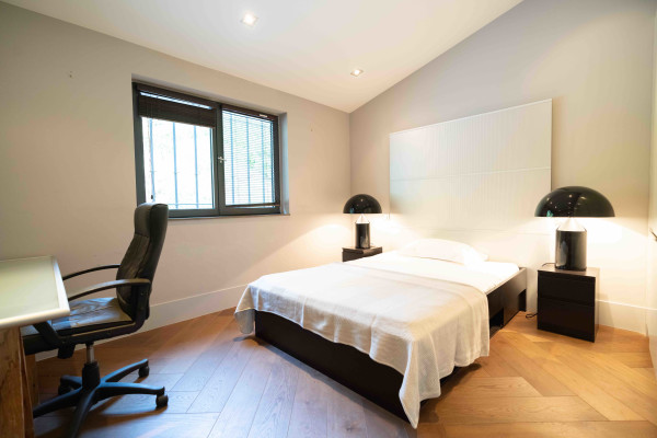 villa in Mougins : Rent wonderful 5 bedroom villa located in a prestigious domaine in Mougins - Photo 20