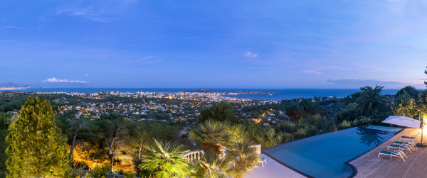 villa in Cannes : Rent gorgeous 7-bedroom villa with sea view in the heights of Cannes - Photo 47
