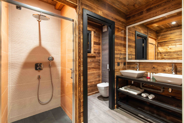 apartment in Tignes : Rent deluxe chalet with one of the finest views in the resort - Photo 13