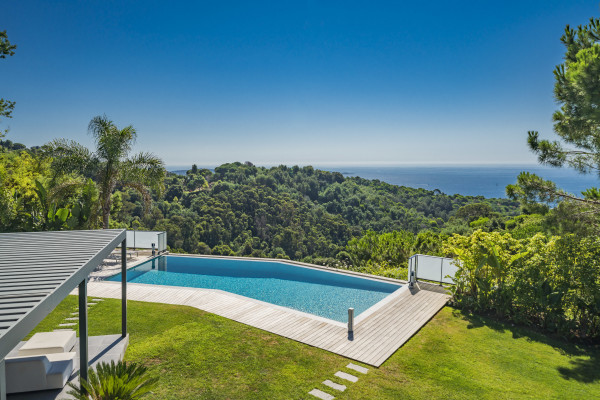 villa in Cannes : Rent brand new villa with amazing sea views and infinity swimming pool  in Cannes - Photo 24