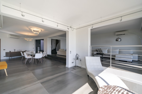 villa in Cannes : Rent brand new villa with amazing sea views and infinity swimming pool  in Cannes - Photo 8