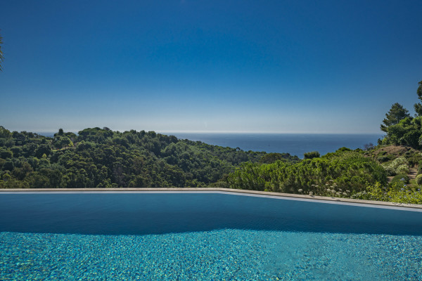 villa in Cannes : Rent brand new villa with amazing sea views and infinity swimming pool  in Cannes - Photo 0