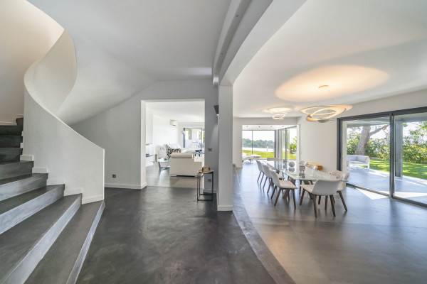 villa in Cannes : Rent brand new villa with amazing sea views and infinity swimming pool  in Cannes - Photo 10