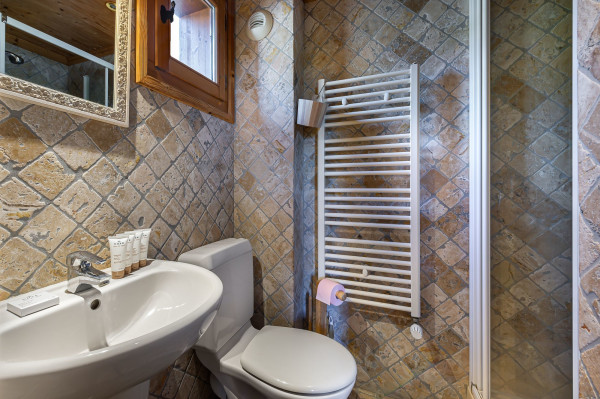 villa in Courchevel : Rent this cosy chalet, perfect for a family - Photo 9