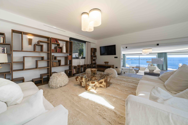 villa in Cannes : Rent this brand new villa located in one of the most sought after area in Cannes. - Photo 6