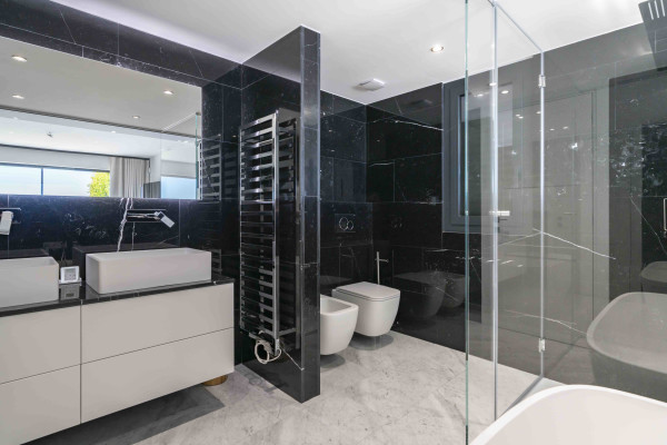 villa in Cannes : Rent this brand new villa located in one of the most sought after area in Cannes. - Photo 14