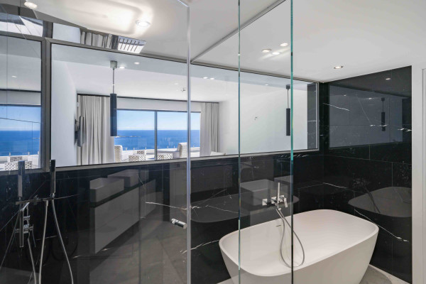 villa in Cannes : Rent this brand new villa located in one of the most sought after area in Cannes. - Photo 13