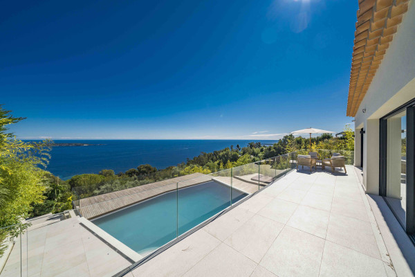 villa in Cannes : Rent this brand new villa located in one of the most sought after area in Cannes. - Photo 24