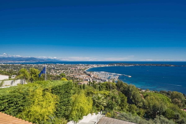 villa in Cannes : Rent this brand new villa located in one of the most sought after area in Cannes. - Photo 25