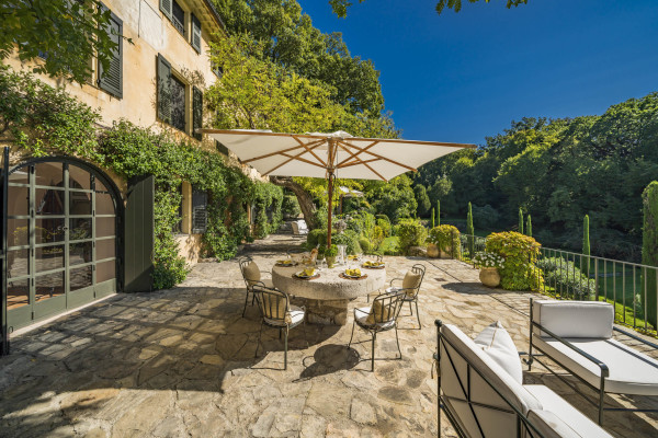 villa in Mougins : Rent this magnificent 6 bedroom domaine located in a magical setting with a Tennis court - Photo 12