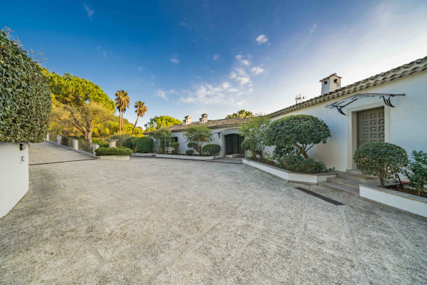 villa in Saint-Paul-de-Vence : Rent this lovely house in Saint Paul de Vence with a gorgeous view and all amenities you need to have a lovely stay. - Photo 45