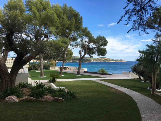villa in St Tropez : Rent this incredible castle completely renovated with an amazing location. - Photo 4