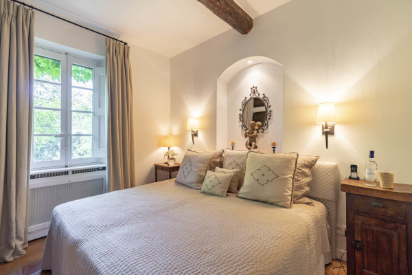 villa in Mougins : Rent this magnificent 6 bedroom domaine located in a magical setting with a Tennis court - Photo 53