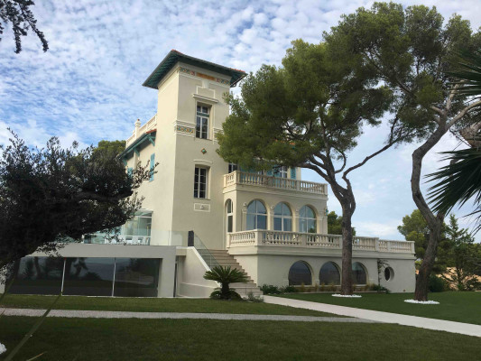 villa in St Tropez : Rent this incredible castle completely renovated with an amazing location. - Photo 1