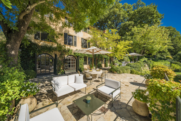 villa in Mougins : Rent this magnificent 6 bedroom domaine located in a magical setting with a Tennis court - Photo 0
