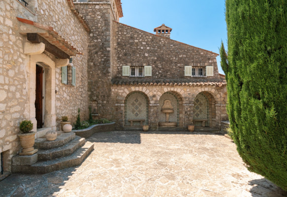 villa in Châteauneuf-Grasse : Rent magnificent villa with a breathtaking view over the French Riviera - Photo 3