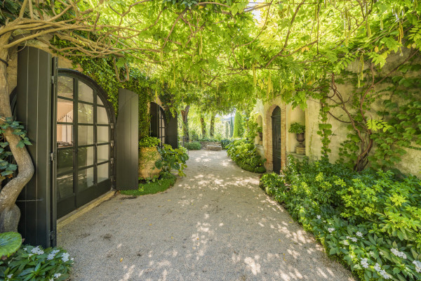 villa in Mougins : Rent this magnificent 6 bedroom domaine located in a magical setting with a Tennis court - Photo 14