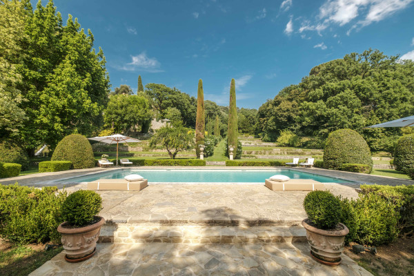 villa in Mougins : Rent this magnificent 6 bedroom domaine located in a magical setting with a Tennis court - Photo 73