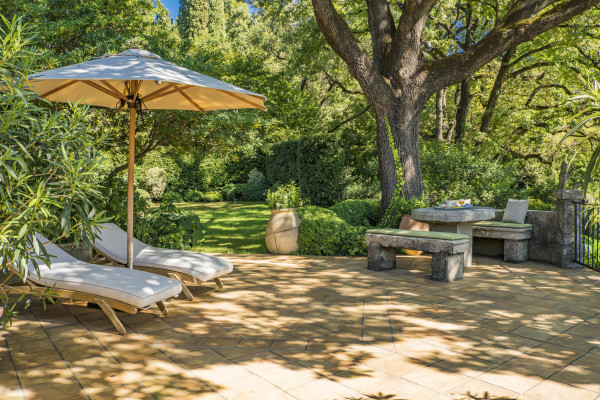 villa in Mougins : Rent this magnificent 6 bedroom domaine located in a magical setting with a Tennis court - Photo 40