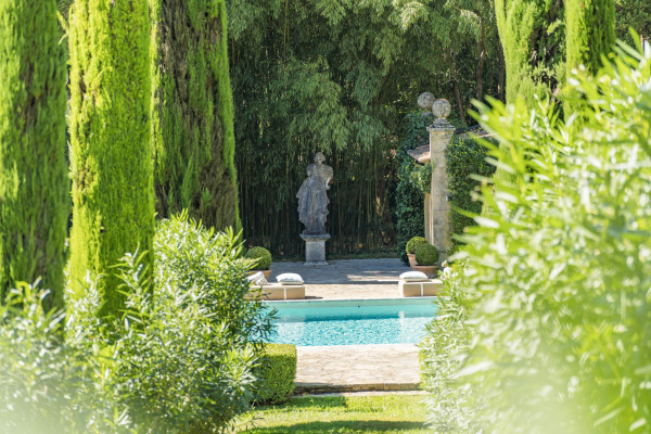 villa in Mougins : Rent this magnificent 6 bedroom domaine located in a magical setting with a Tennis court - Photo 70