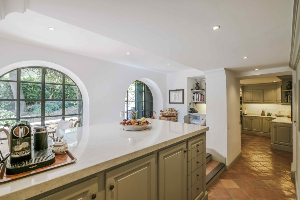 villa in Mougins : Rent this magnificent 6 bedroom domaine located in a magical setting with a Tennis court - Photo 22