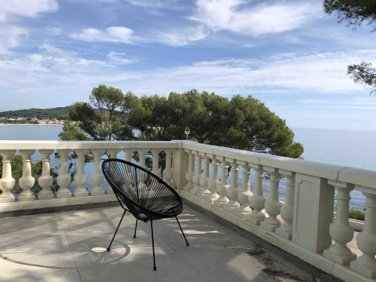 villa in St Tropez : Rent this incredible castle completely renovated with an amazing location. - Photo 2